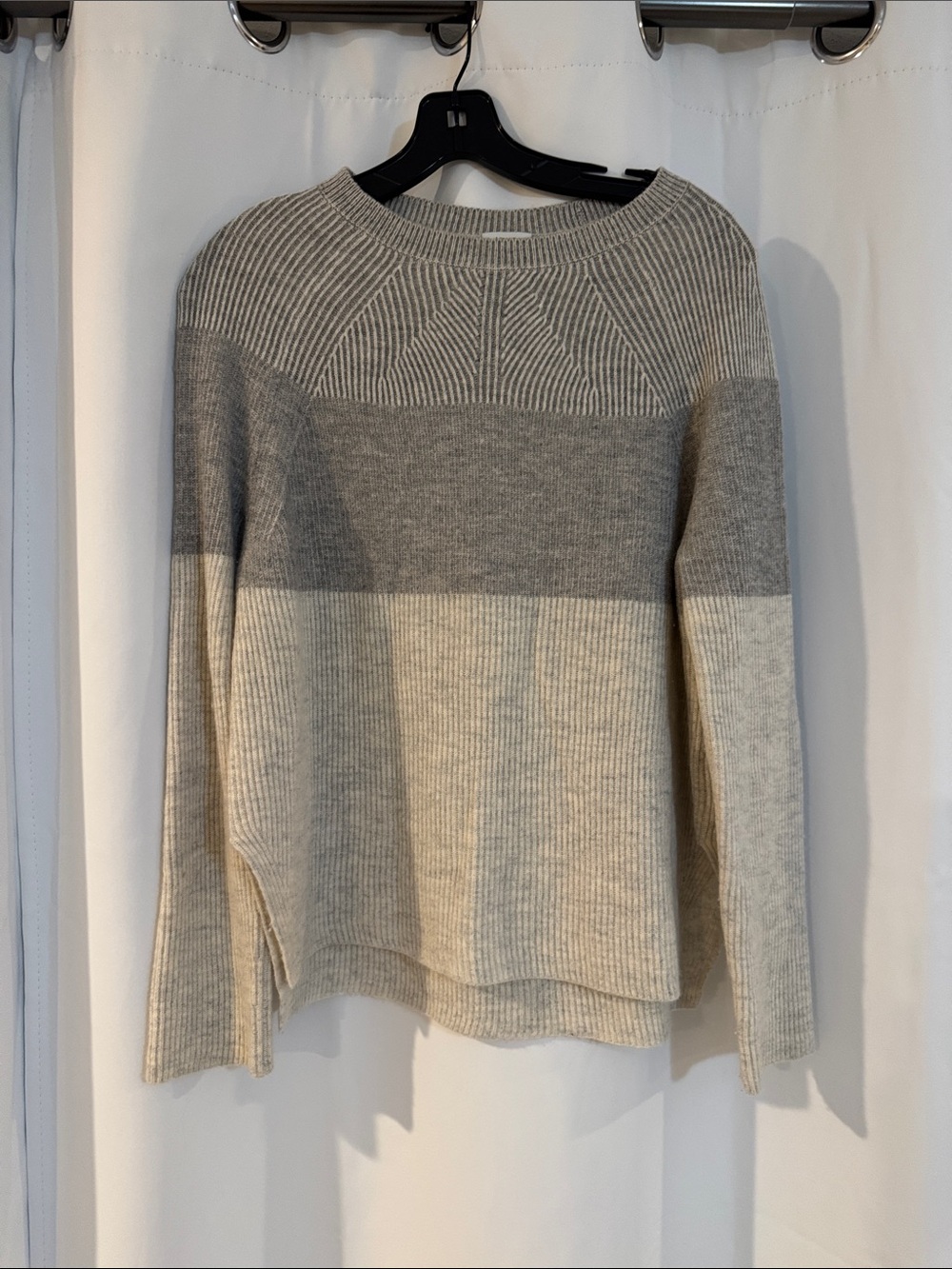 Vince Colorblock Wool-Cashmere Crewneck Sweater. Size Small.